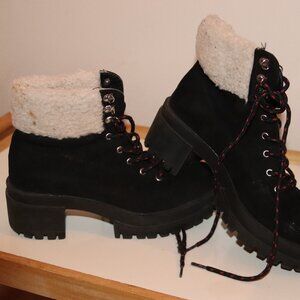 Suede boots with faux sheep skin